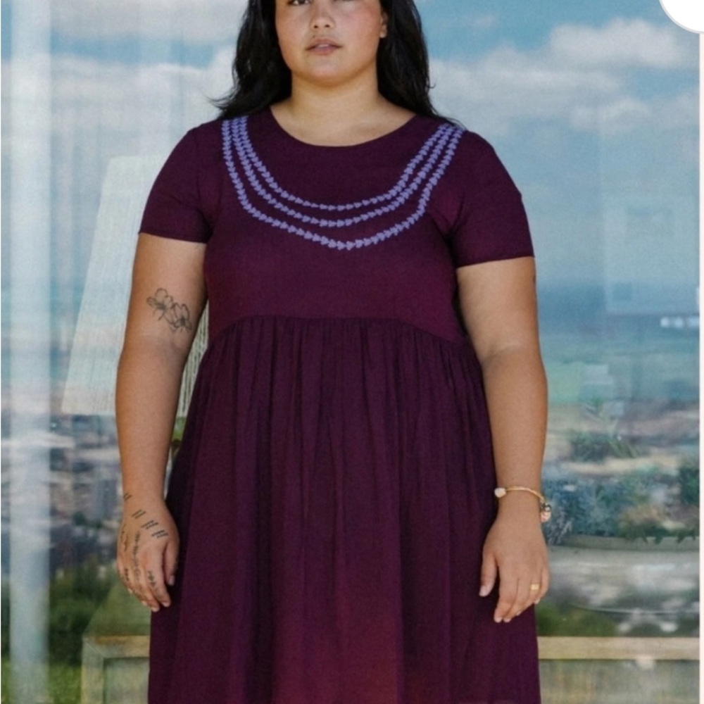 Mahina Made Purple Short Sleeve Dress with lei - Picture 8 of 8